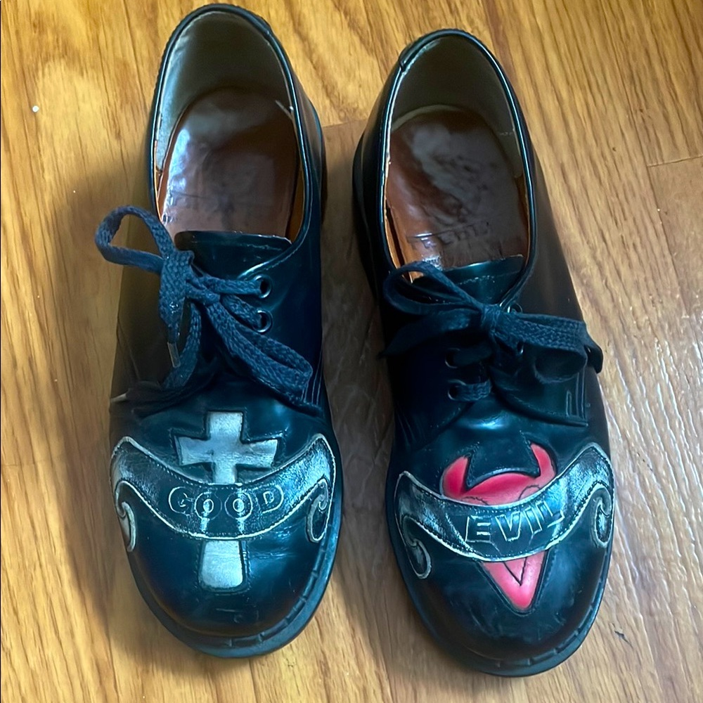 Vintage Tredair Good v. Evil Shoes Size 5/7?